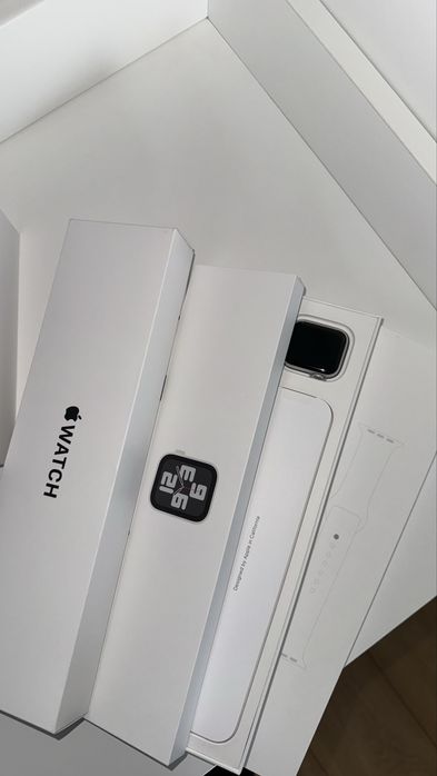 iPhone 11 purple 64GB + Apple Watch SE 40 mm слушалки и зарядно айфон