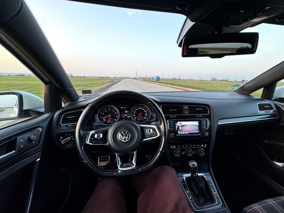 Volkswagen Golf 7 GTI 2.0 TSI 220hp