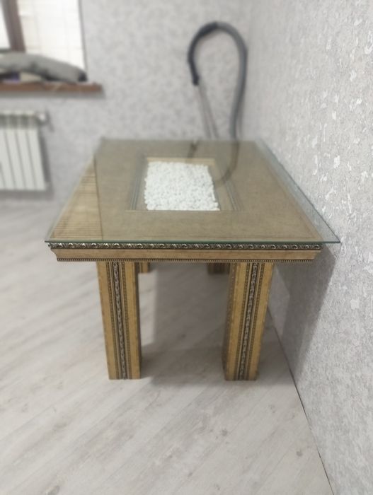 Декоративный стол