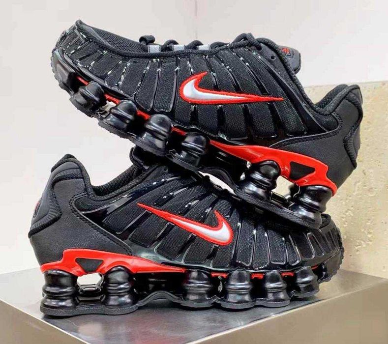 Продавам нови мъжки маратонки Nike Air Max Shox TL black red