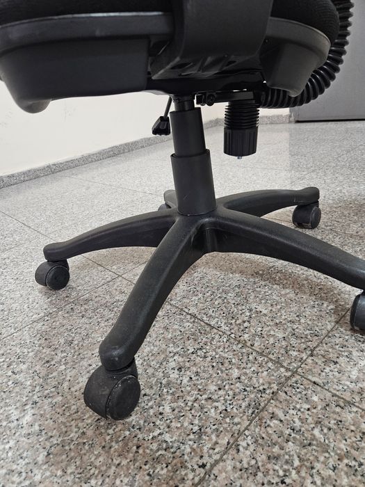 Стол за дома и офиса