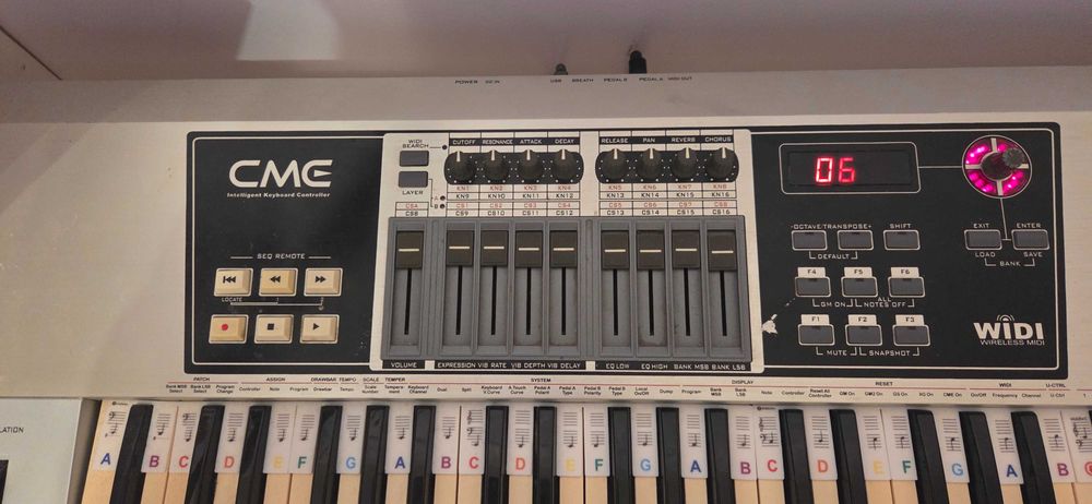 MIDI клавиатура CME UF70 със стойка и педал