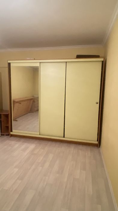 Шифонер в целом надо задвижки двери надо починить