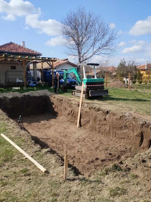 Услуги с багер и самосвал Русе     350 лв