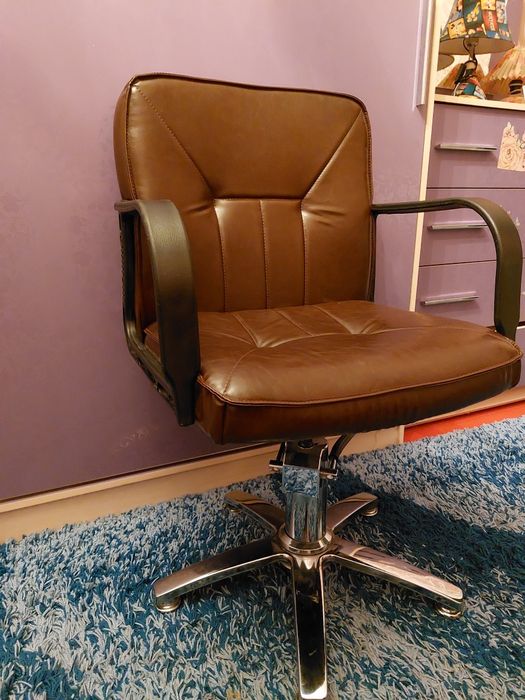 Кресло парикмахерская сатылады. Жагдайы жаксы. Колданылмаган. Жаңа