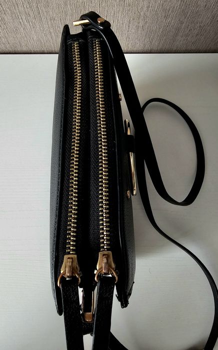 Малка дамска черна чанта Mango