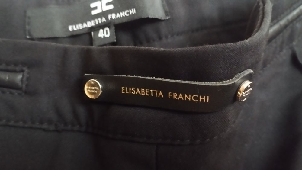 Черен панталон на марката Elisabetta Franchi