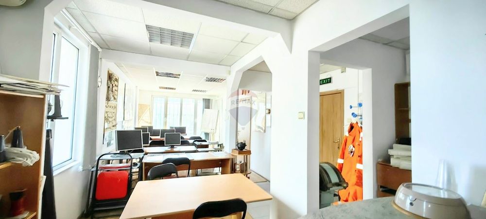 Продава се Двустаен апартамент в Варна, ЖП Гара - 70 кв.м за 2629 €/кв.м - Снимка #2