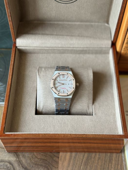 Audemars Piguet Royal Royal Gold And White Dial 33 mm Quartz - дамски модел