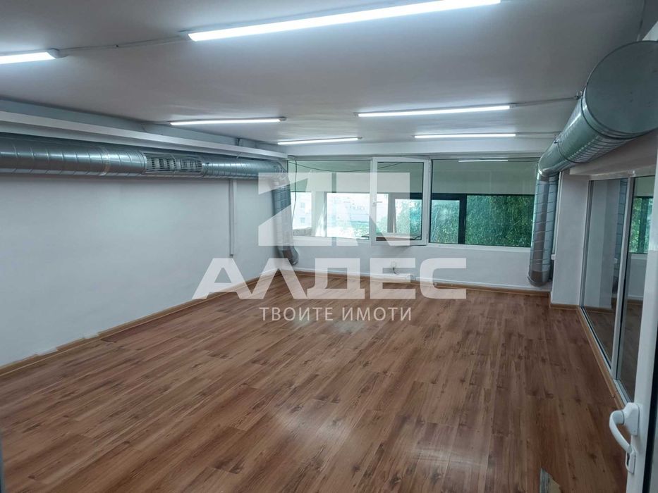 Дава се под наем Офис в София, Хладилника - 180 кв.м за 888 € - Снимка #2