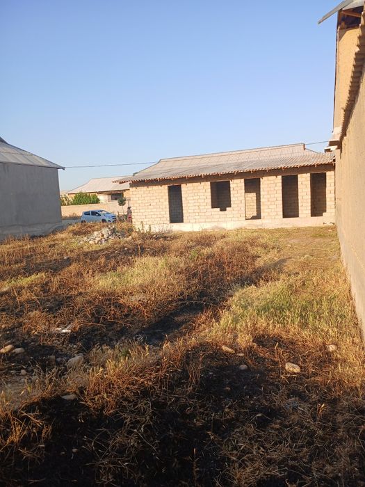 uchastka yer sotiladi XAMMA HUJJATLARI 100 %samo toyxana yonidan 6 ch