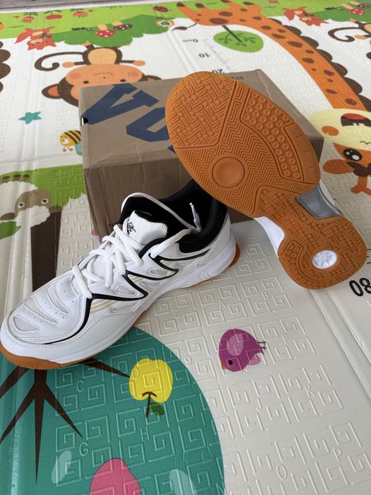 Новые кроссовки 46 размера