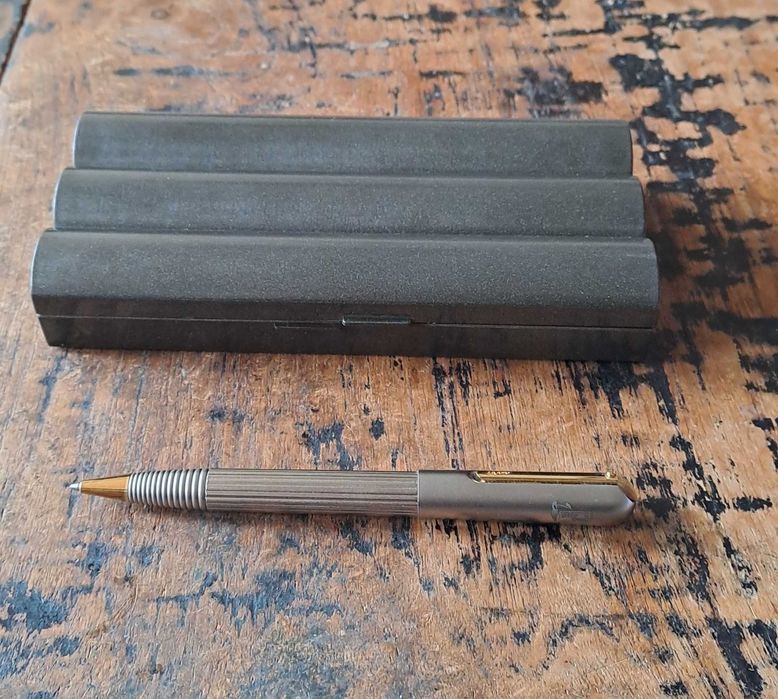 химикалка Lamy Persona twist титаниева с позлатени части, модел 220