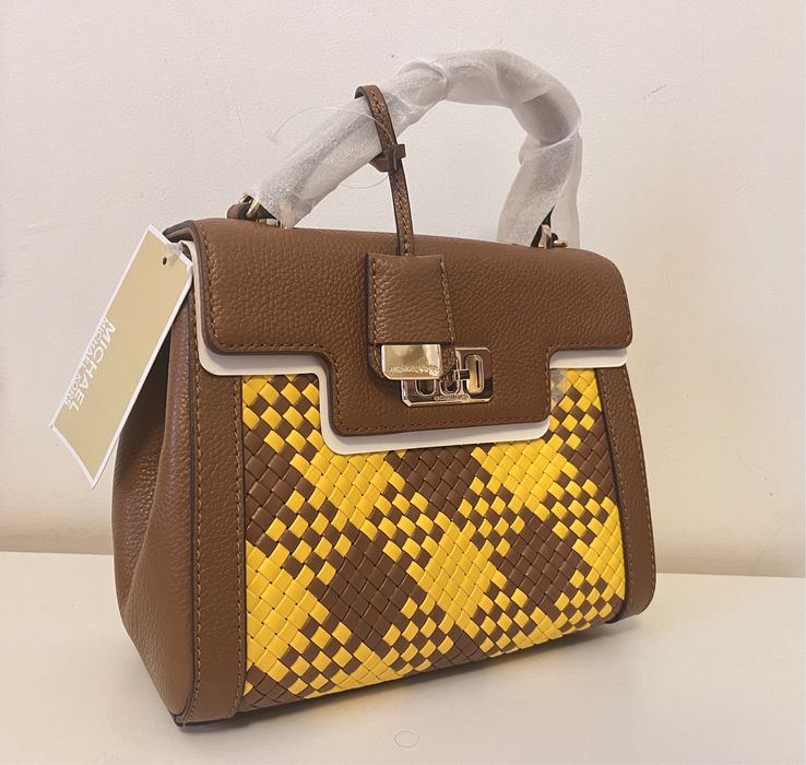 Нова кожена чанта Michael Kors