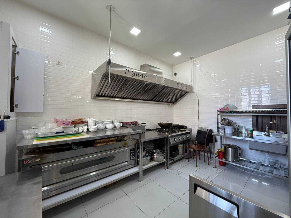 restaurant qulayliklari hamda jixozlari bilan birga sotiladi #a515