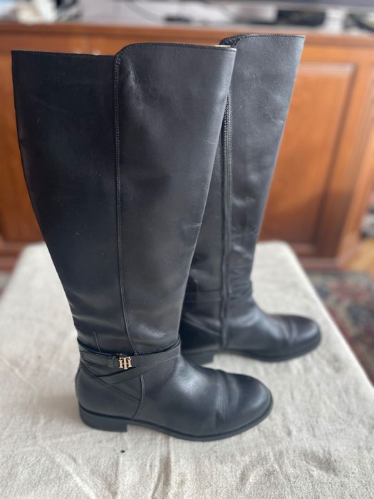 продавам офицерки Tommy Hilfiger