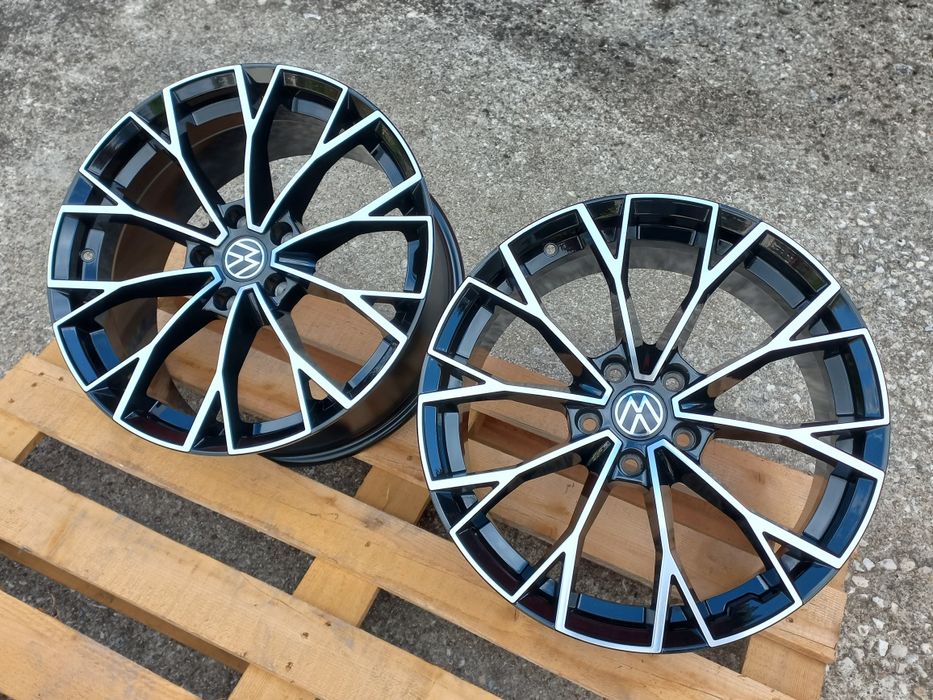 17"Vw 5x112 Seat Škoda Audi 7.5j et40 Black Polish Чисто Нови.
17.Vw 5