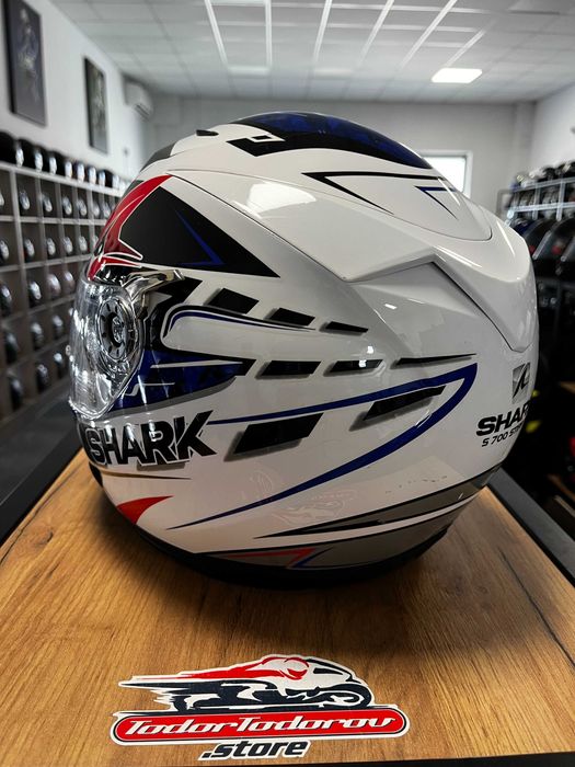 Мото каска за мотор SHARK 700S,вградени очилаS 55-56см,добро състояние