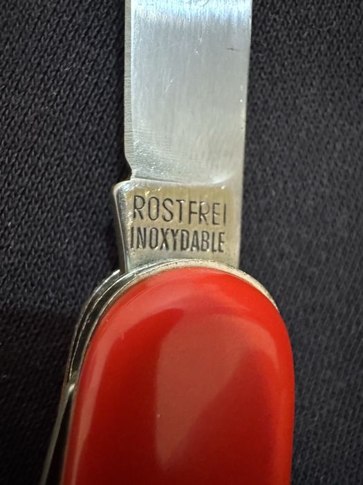 Швейцарско ножче чисто ново