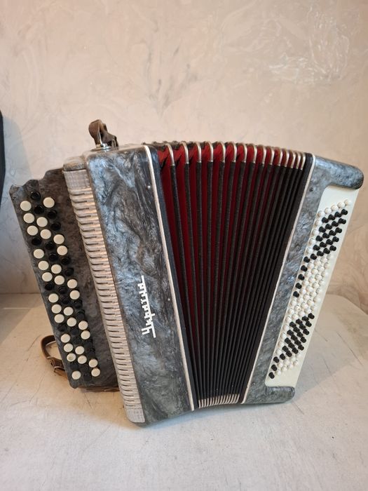 Продаётся баян состояние отличное