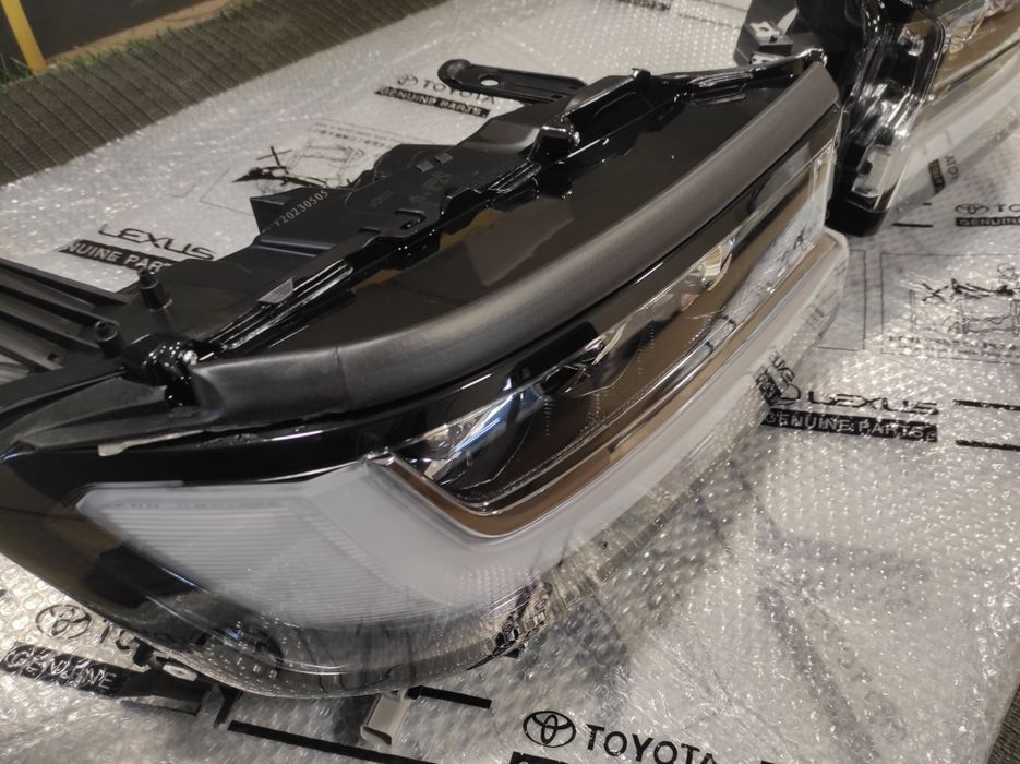 Фары Land Cruiser 300