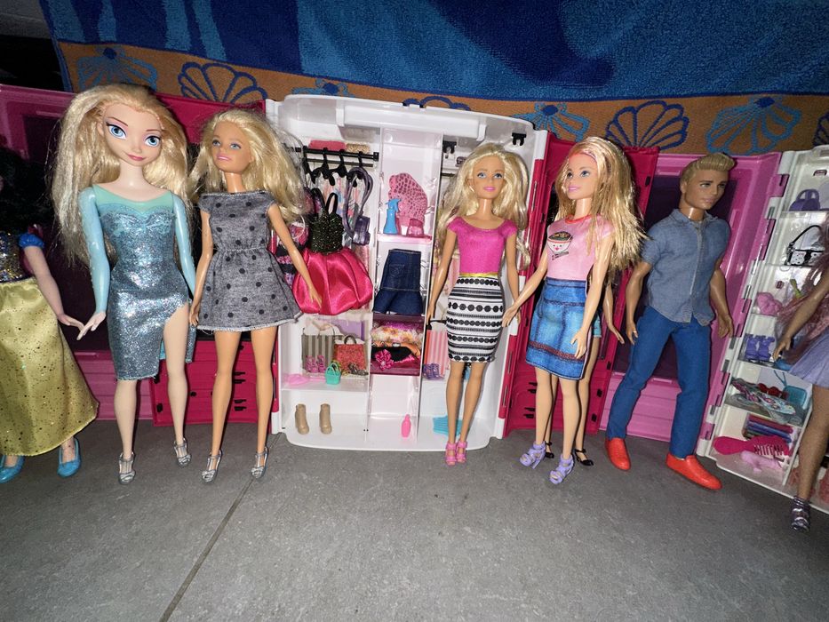14 Barbie 1Ken 3 dulapuri
