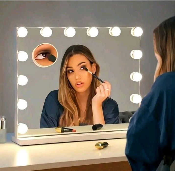 Iluminare masa de toaleta cu becuri tip glob