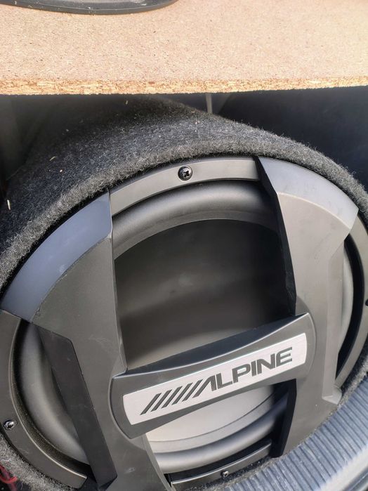 Vînd subwoofer și amplificator