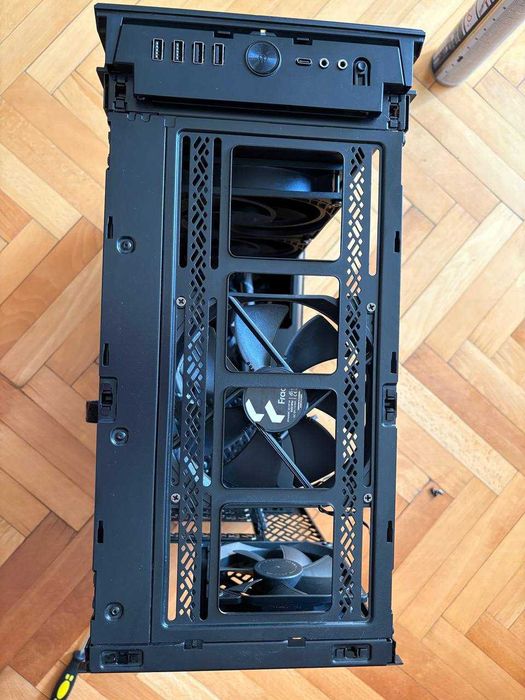 Pachet PC – Fractal Design Define 7 Compact TG + Arctic Liquid Freezer III Pro 240 + Gigabyte P750GM 750W Gold