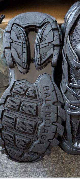 Balenciaga trak 44 номер
