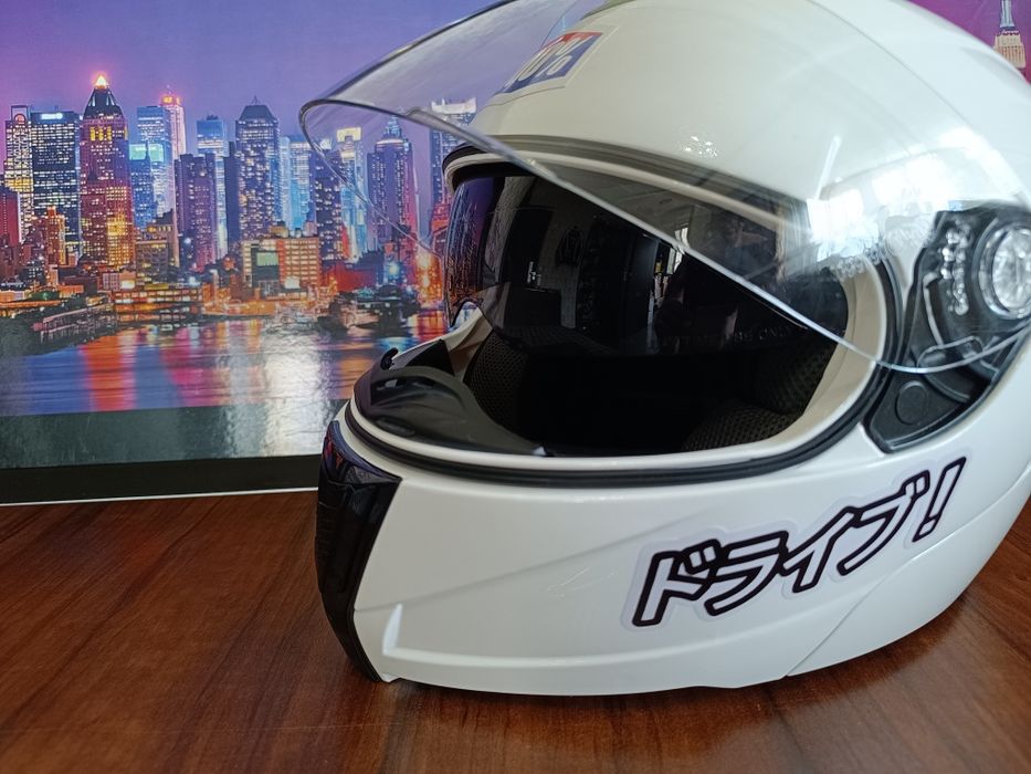 Мото шлем от бренда LEOPARD