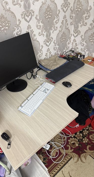 Manitor 27 tali va kampiyuter stol sotladi