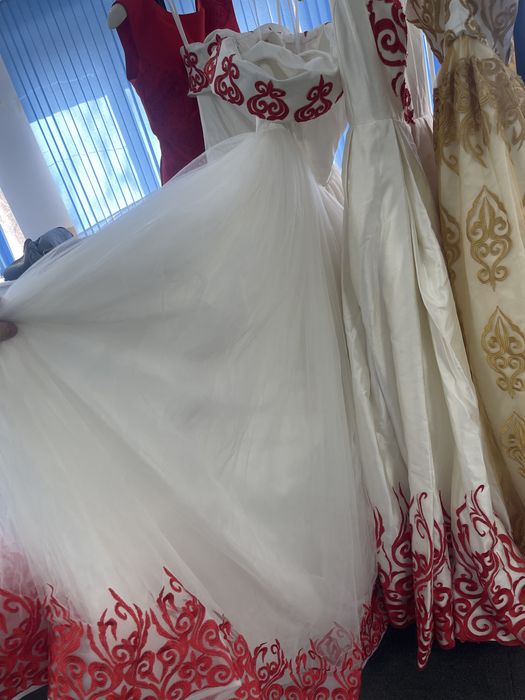 Платья с национальными узорами