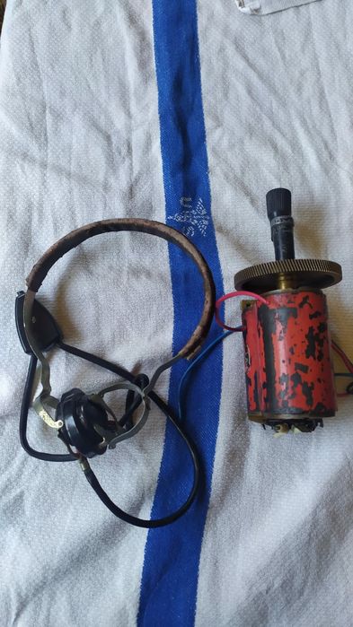 Динамо машина с наушниками