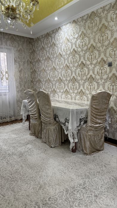 Срочно продается стол со стульями и гостинная стенка