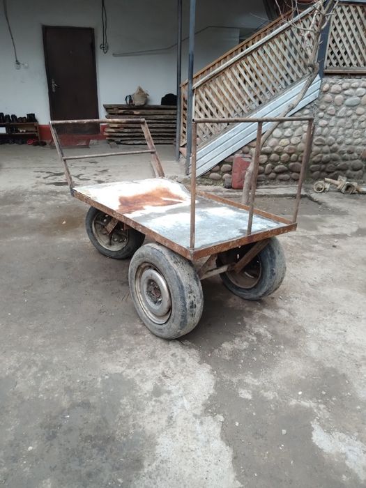 Жук тасуга арналган арабалар.