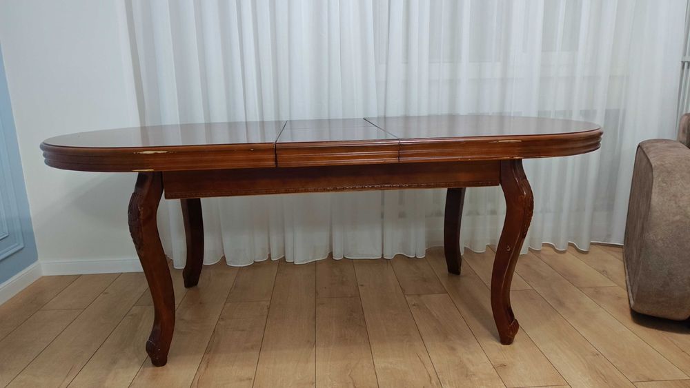 Продаётся стол из натурального дерева