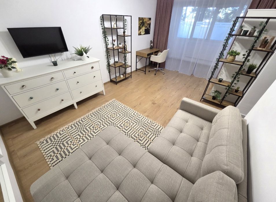 Proprietar, garsoniera Titan, 1 minut metrou, prima inchiriere