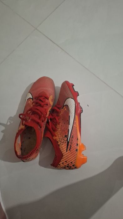 футбольные бутсы