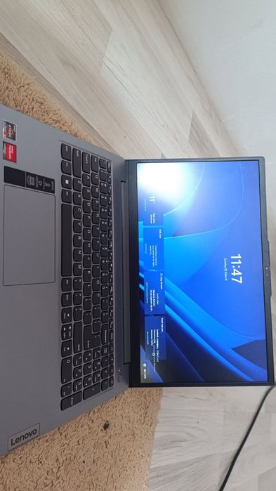 Se vinde laptop Lenovo