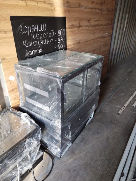 Продам витриный холодильник