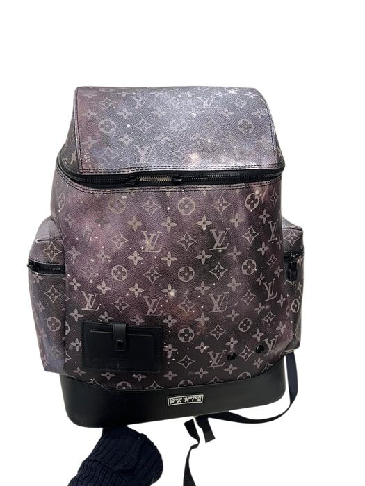 Louis Vuitton чанти налични