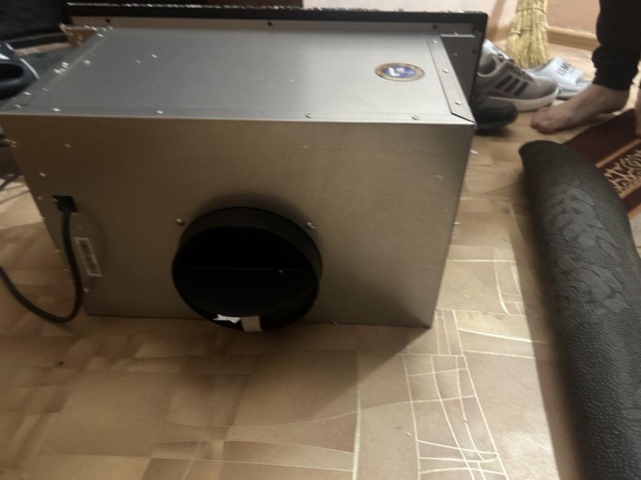 Продаю вытяжку midea