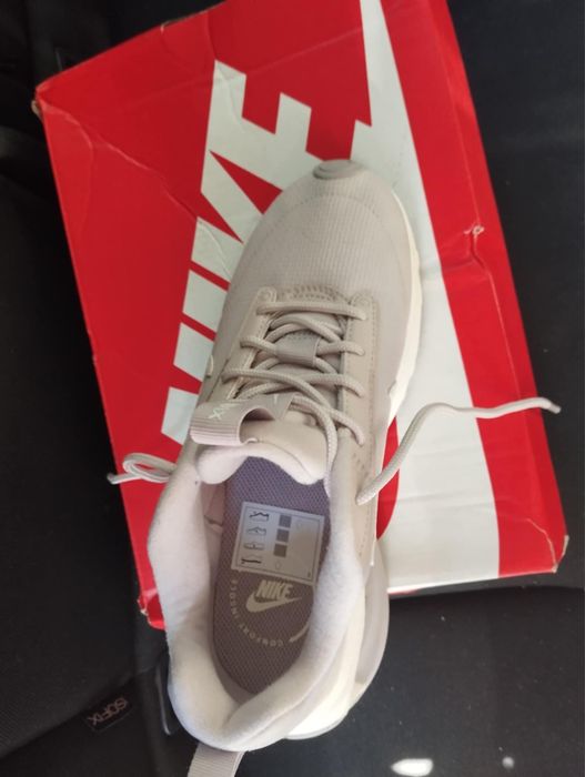Чисто нови дамски маратонки Nike Air