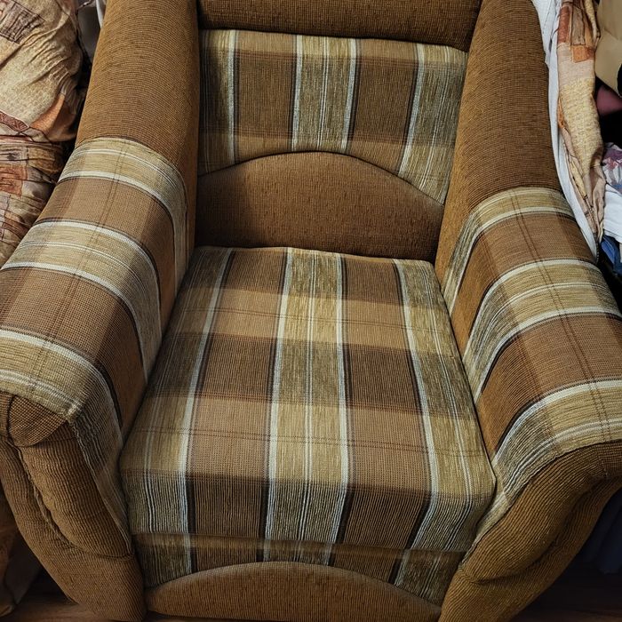 Vând 2 fotolii stare foarte bună , aproape noi.