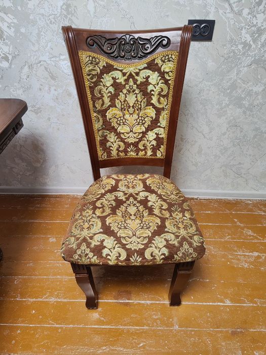 Stol stul sotiladi 3.40 m 14 ta stul bor