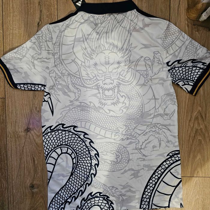 Vand Tricou Adidas Real Madrid cu Dragon Nou cu Eticheta Marimea S