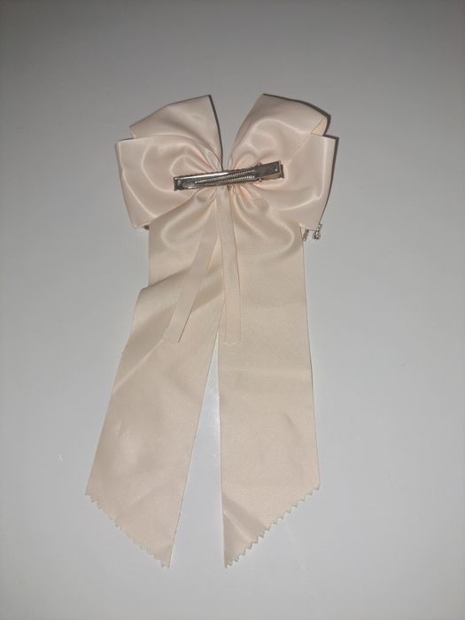 Красивый бант-заколка