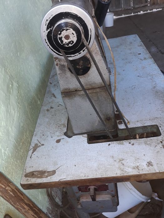 Vând mașini de cusut: 2 Singer ,  Ileana și Minerva