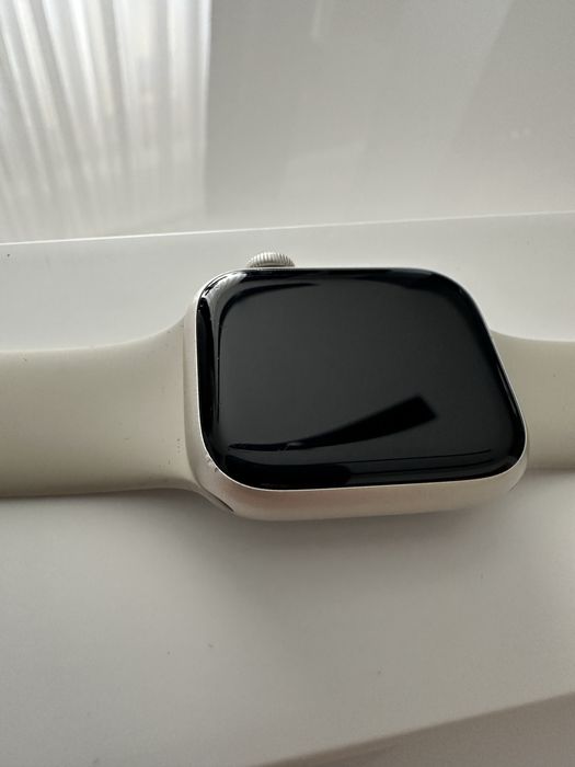 Apple Watch Series 7 – 41 mm Starlight (часовник apple 7 серия)